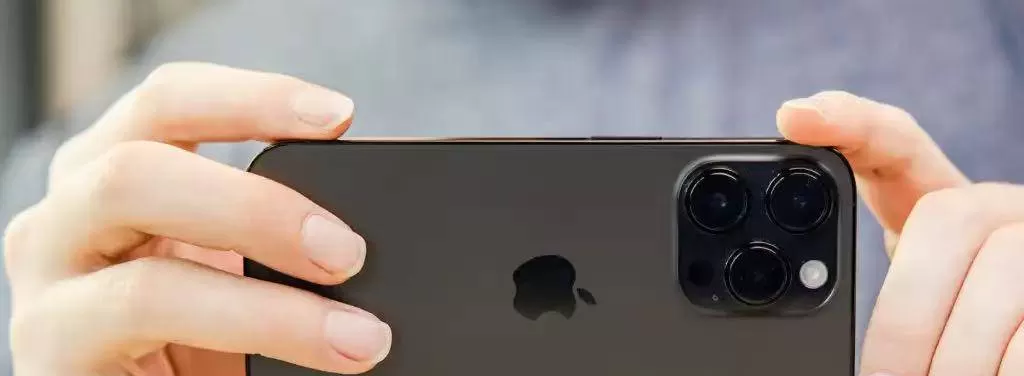 iOS 26 体验褒贬不一，但其相机 App 设计理念值得全行业借鉴
